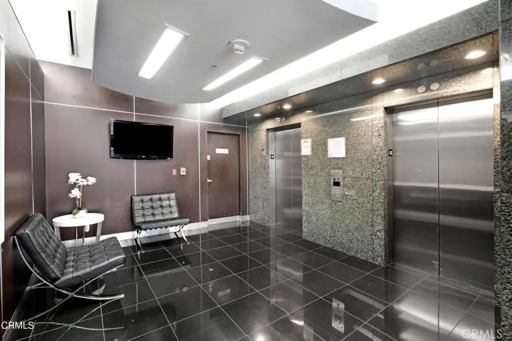 655 S Hope Street 1102, Los Angeles, California 90017 home-pic-3